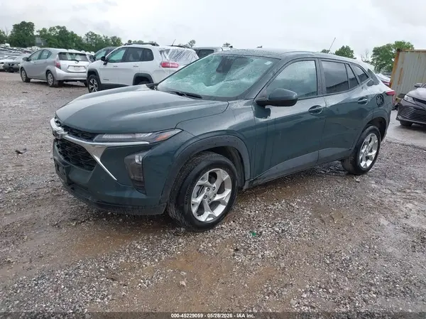 KL77LFEPXSC122006 2025 CHEVROLET TRAX - Image 2
