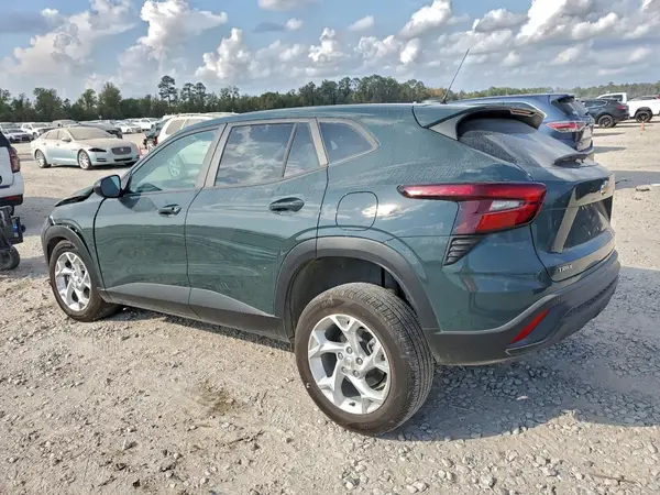 KL77LFEPXSC131580 2025 CHEVROLET TRAX - Image 2
