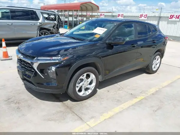 KL77LFEPXSC134558 2025 CHEVROLET TRAX - Image 2