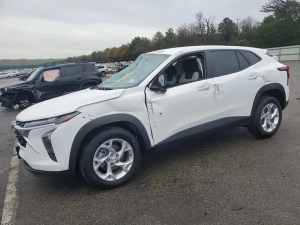 KL77LFEPXSC145981 2025 CHEVROLET TRAX - Image 1