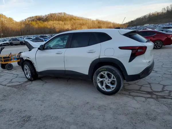 KL77LFEPXSC152106 2025 CHEVROLET TRAX - Image 2