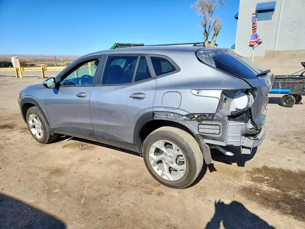 KL77LFEPXSC152316 2025 CHEVROLET TRAX - Image 2