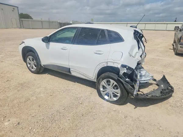 KL77LFEPXSC184442 2025 CHEVROLET TRAX - Image 2
