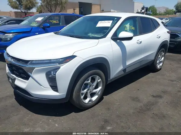 KL77LFEPXSC187163 2025 CHEVROLET TRAX - Image 2