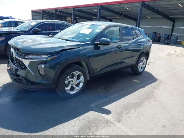 KL77LFEPXSC205354 2025 CHEVROLET TRAX - Image 2