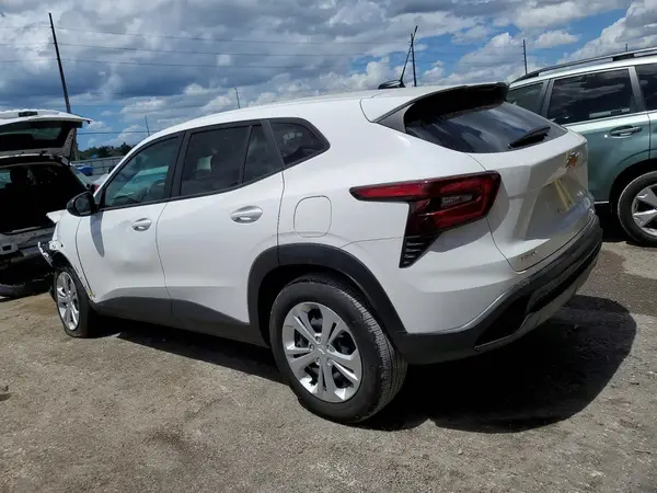 KL77LFEPXSC222221 2025 CHEVROLET TRAX - Image 2