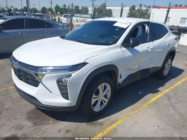 KL77LFEPXSC223210 2025 CHEVROLET TRAX - Image 2