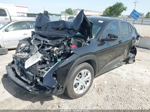 KL77LFEPXSC225135 2025 CHEVROLET TRAX - Image 2