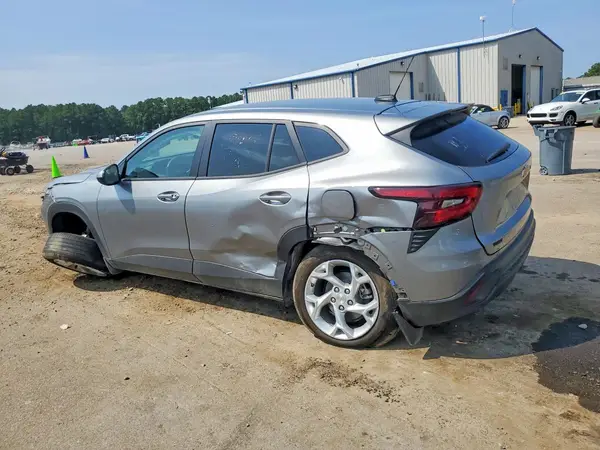 KL77LFEPXSC304448 2025 CHEVROLET TRAX - Image 2