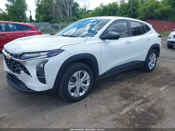 KL77LFEPXSC340107 2025 CHEVROLET TRAX - Image 2