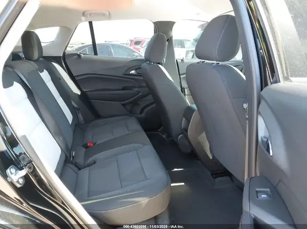 KL77LFEPXSC344688 2025 CHEVROLET TRAX - Image 8