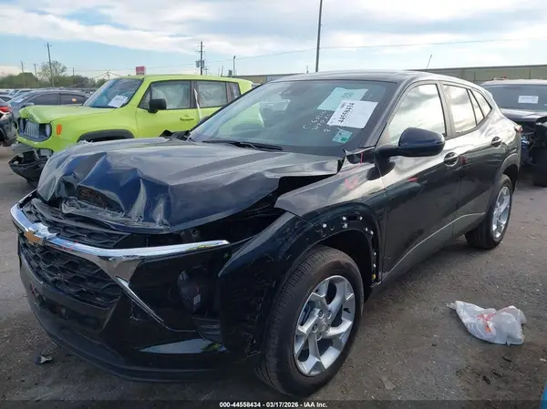 KL77LFEPXTC033103 2026 CHEVROLET TRAX - Image 2