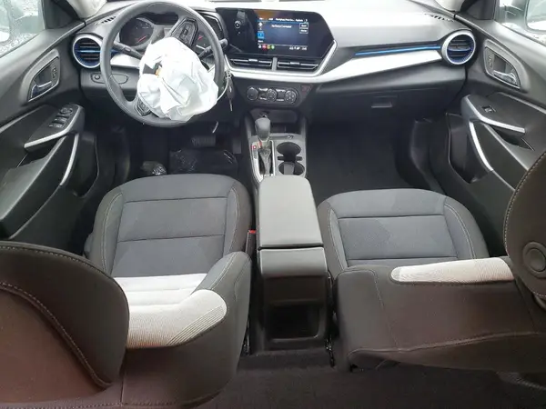 KL77LFEPXTC053898 2026 CHEVROLET TRAX - Image 8