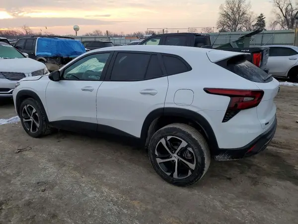KL77LGE20RC029161 2024 CHEVROLET TRAX - Image 2