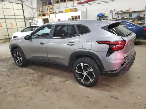 KL77LGE20RC034991 2024 CHEVROLET TRAX - Image 2