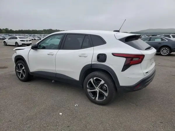 KL77LGE20RC081051 2024 CHEVROLET TRAX - Image 2