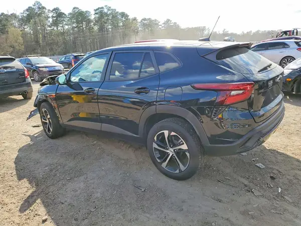 KL77LGE20RC105526 2024 CHEVROLET TRAX - Image 2