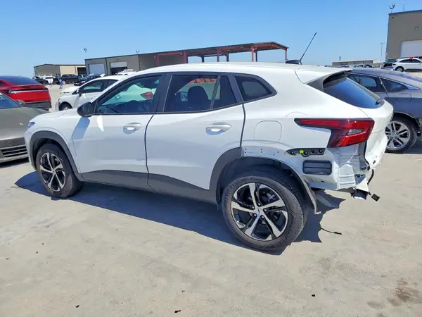 KL77LGE20RC174555 2024 CHEVROLET TRAX - Image 2