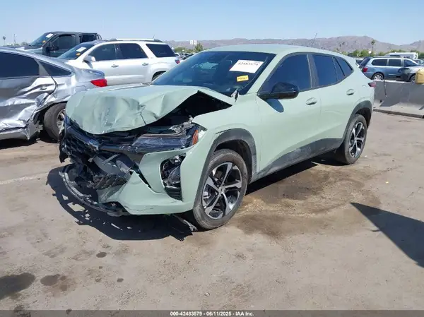 KL77LGE20RC210843 2024 CHEVROLET TRAX - Image 2