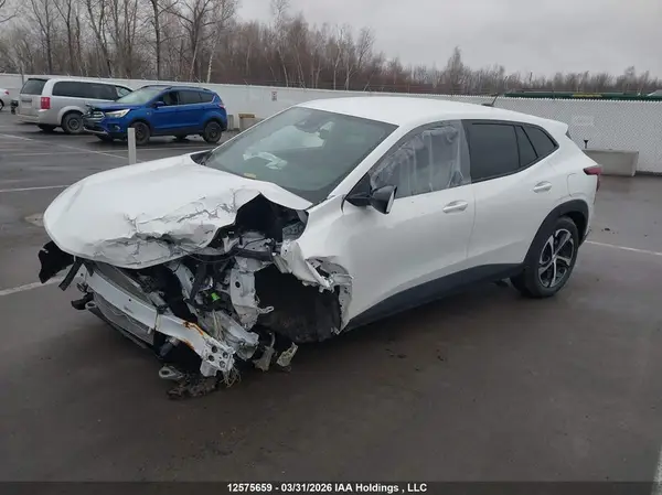 KL77LGE20SC261846 2025 CHEVROLET TRAX - Image 2