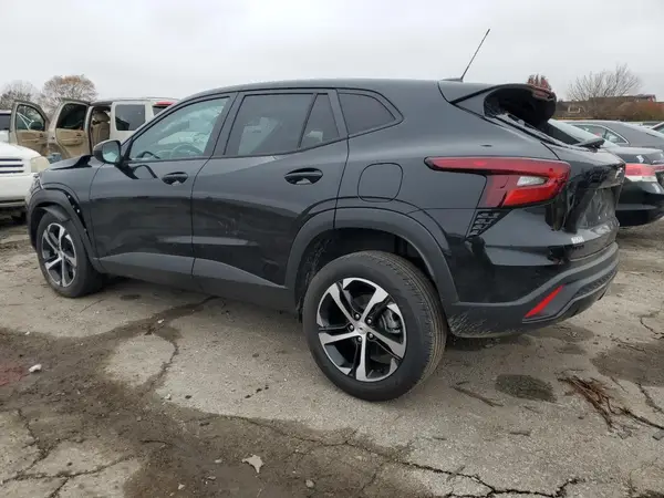 KL77LGE21RC076215 2024 CHEVROLET TRAX - Image 2
