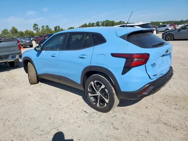 KL77LGE21RC117524 2024 CHEVROLET TRAX - Image 2