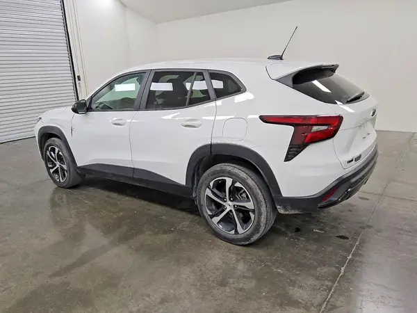 KL77LGE21RC140320 2024 CHEVROLET TRAX - Image 2