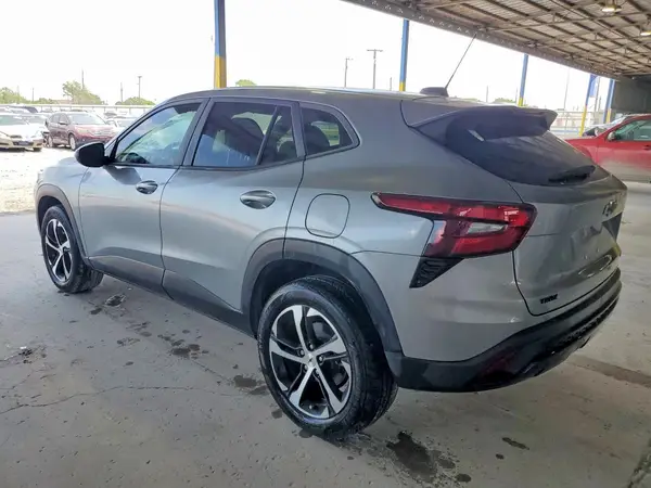 KL77LGE21RC164455 2024 CHEVROLET TRAX - Image 2