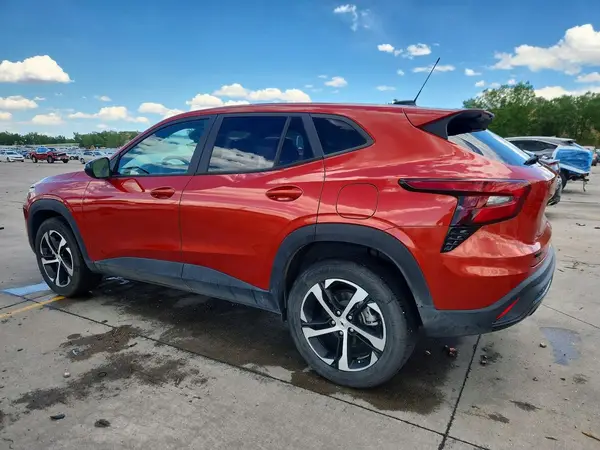 KL77LGE21RC192028 2024 CHEVROLET TRAX - Image 2