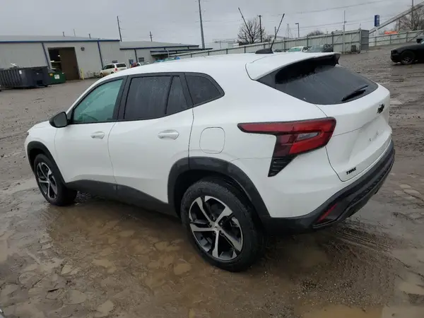 KL77LGE21RC204243 2024 CHEVROLET TRAX - Image 2