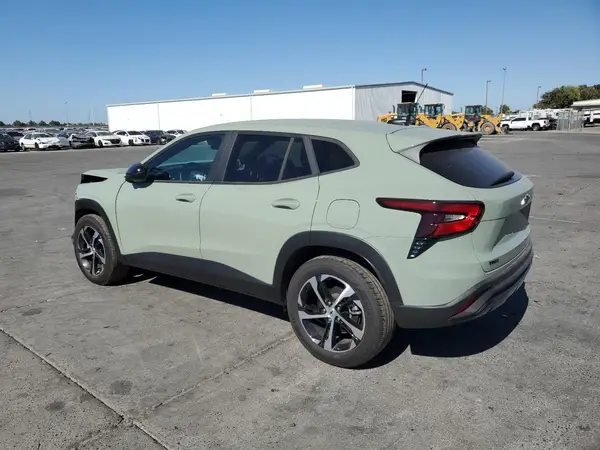 KL77LGE21RC207417 2024 CHEVROLET TRAX - Image 2