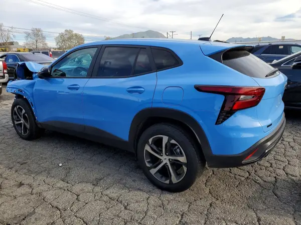 KL77LGE21RC226694 2024 CHEVROLET TRAX - Image 2