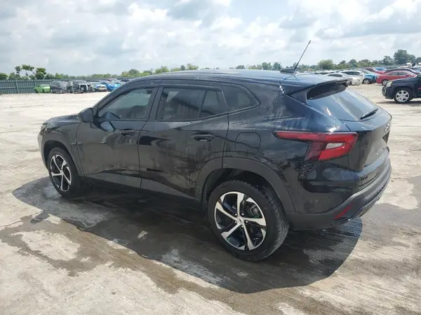KL77LGE22RC018436 2024 CHEVROLET TRAX - Image 2