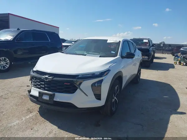 KL77LGE22RC070388 2024 CHEVROLET TRAX - Image 2