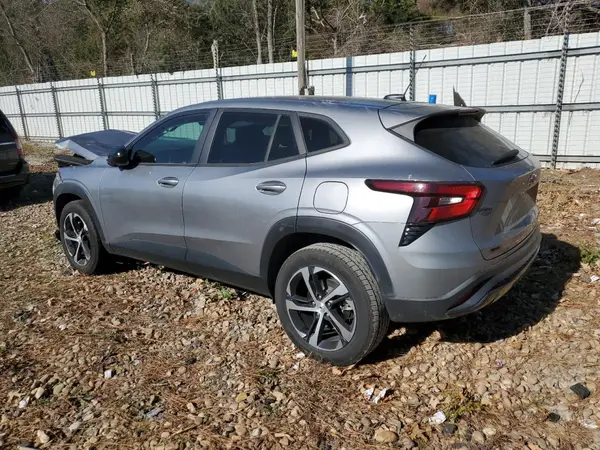 KL77LGE22RC118035 2024 CHEVROLET TRAX - Image 2
