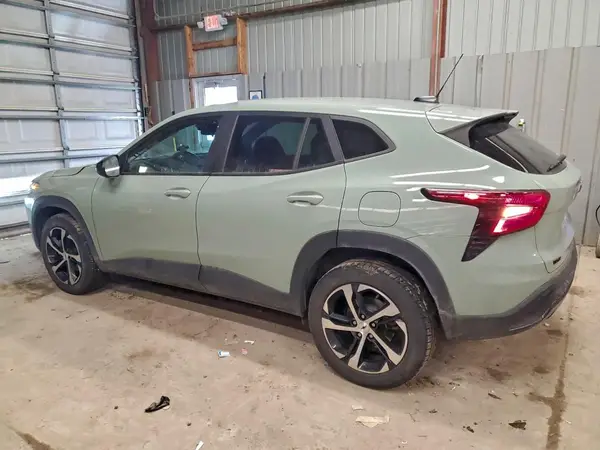 KL77LGE22RC126880 2024 CHEVROLET TRAX - Image 2
