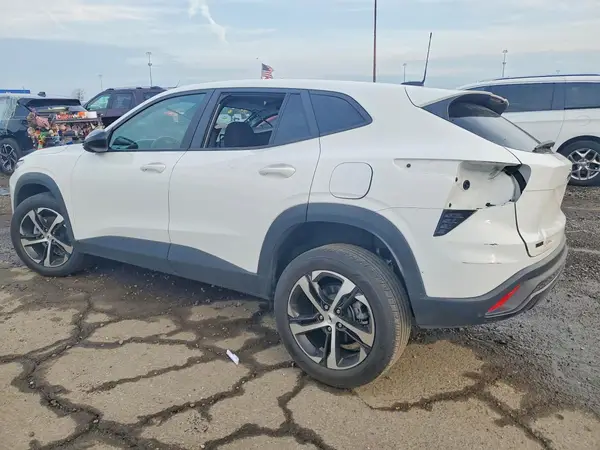 KL77LGE22RC126958 2024 CHEVROLET TRAX - Image 2