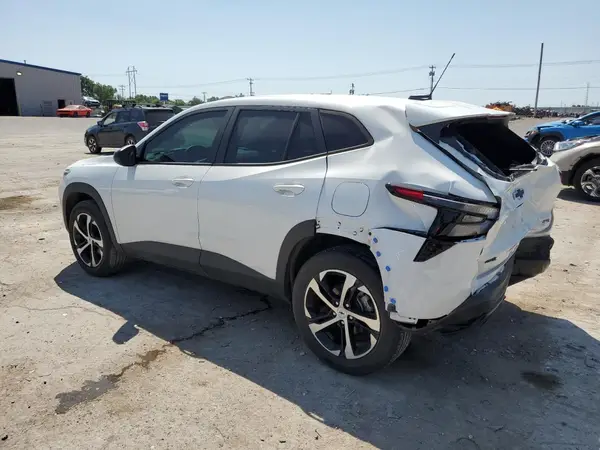 KL77LGE22RC133618 2024 CHEVROLET TRAX - Image 2