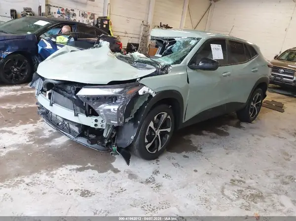 KL77LGE22RC137877 2024 CHEVROLET TRAX - Image 2