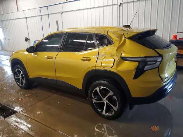 KL77LGE22RC157563 2024 CHEVROLET TRAX - Image 2