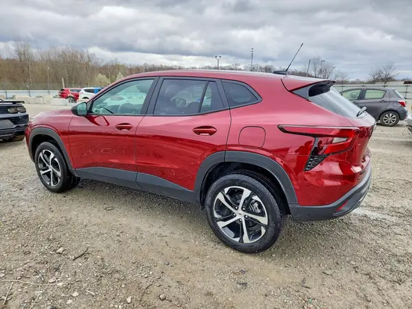 KL77LGE22RC190840 2024 CHEVROLET TRAX - Image 2