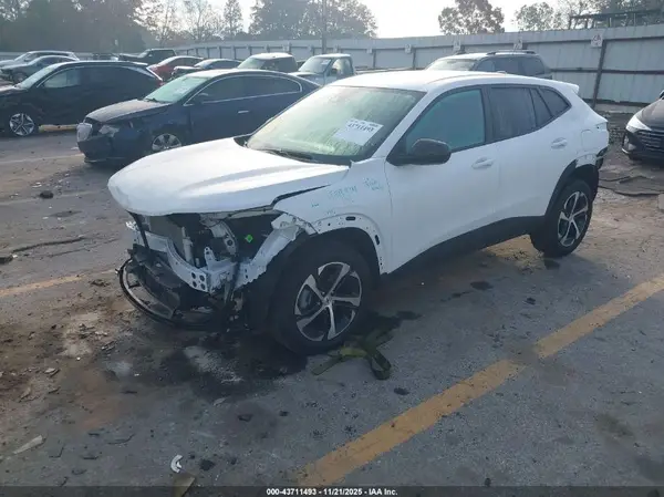 KL77LGE22RC213632 2024 CHEVROLET TRAX - Image 2