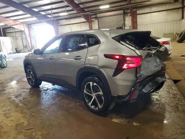 KL77LGE22RC233847 2024 CHEVROLET TRAX - Image 2