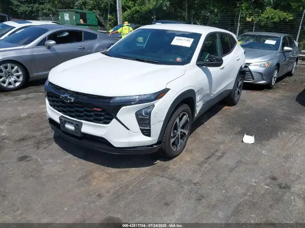 KL77LGE23RC080461 2024 CHEVROLET TRAX - Image 2