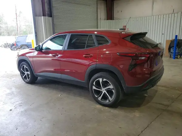 KL77LGE23RC171018 2024 CHEVROLET TRAX - Image 2