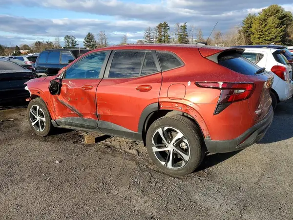 KL77LGE23RC185176 2024 CHEVROLET TRAX - Image 2