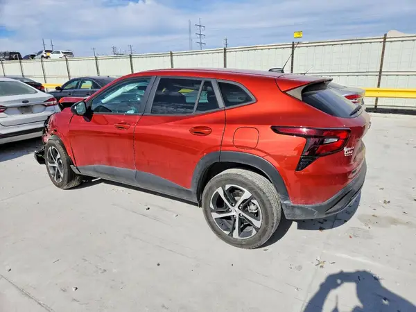KL77LGE23RC211193 2024 CHEVROLET TRAX - Image 2