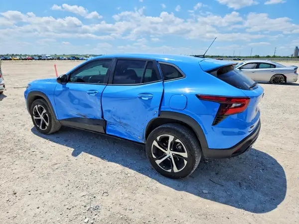 KL77LGE23RC223487 2024 CHEVROLET TRAX - Image 2