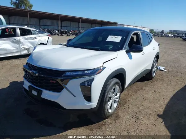 KL77LGE23RC225109 2024 CHEVROLET TRAX - Image 2