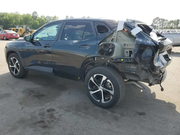 KL77LGE24RC008135 2024 CHEVROLET TRAX - Image 2